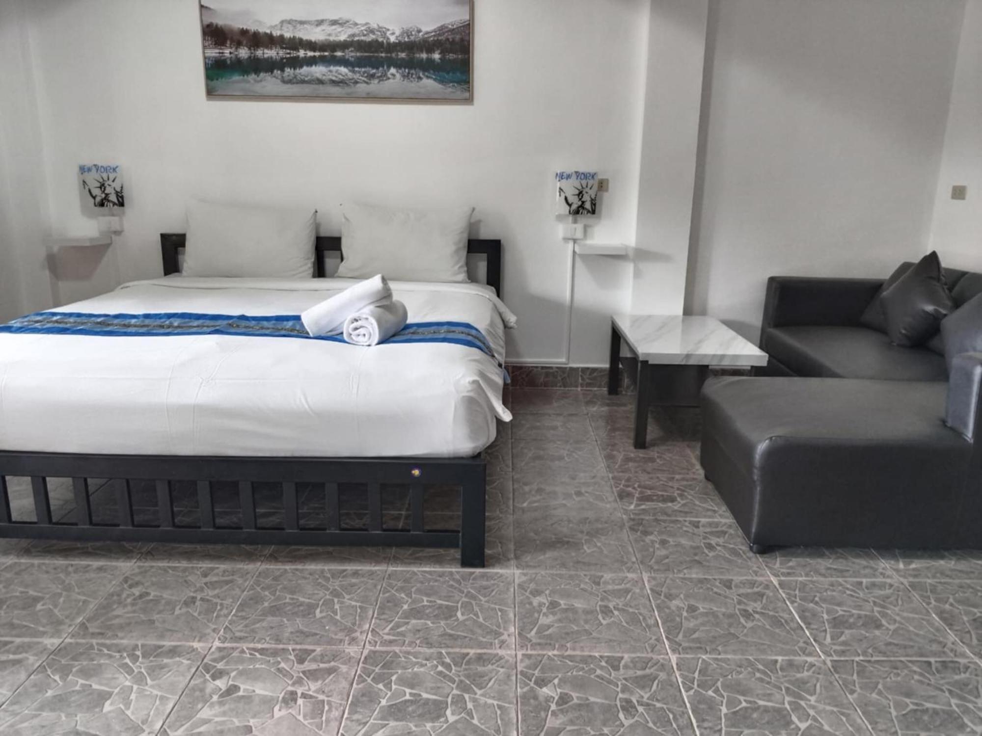 Phratamnak - 100 Mtr From The Beach Guest house