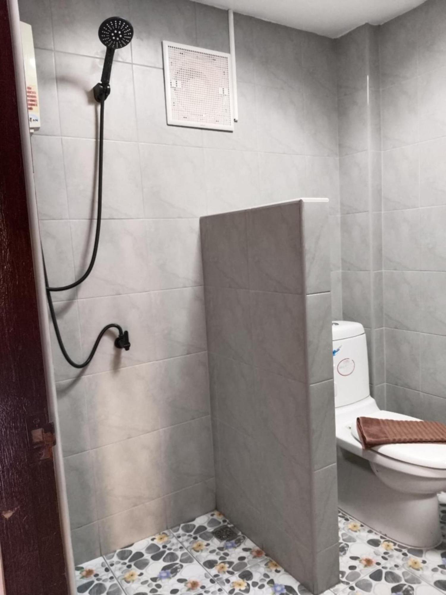 Guest house Phratamnak - 100 Mtr From The Beach Pattaya