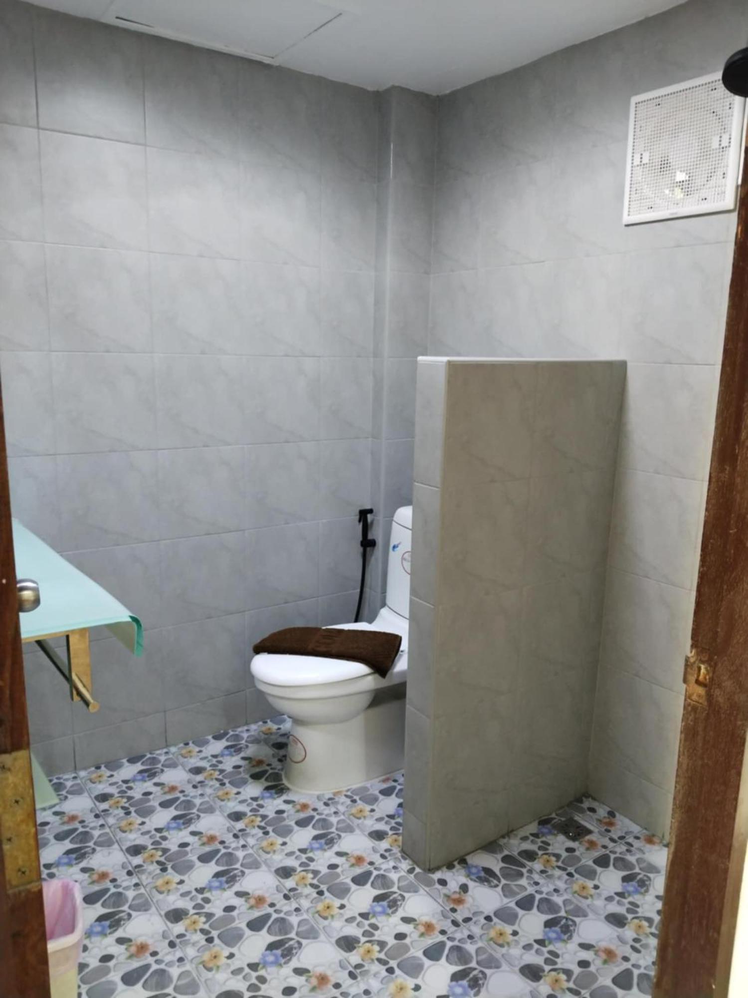 Phratamnak - 100 Mtr From The Beach Guest house *